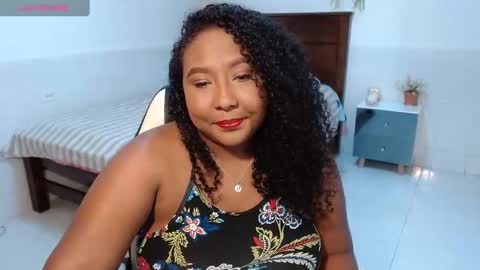 Snapshot of caroldelatorre chatting on 09.30.25 Carol de la torre online show from 09.30.25