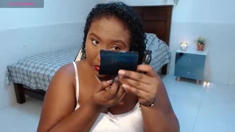 Snapshot of caroldelatorre chatting on 10.07.25 Carol de la torre online show from 10.07.25