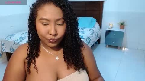 Snapshot of caroldelatorre chatting on 10.17.25 Carol de la torre online show from 10.17.25
