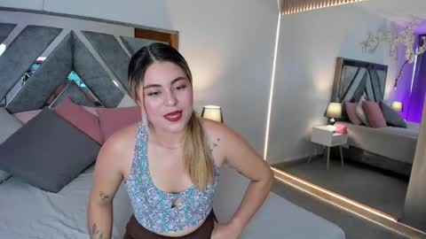 Snapshot of carolina_torres25 chatting on 04.22.26 carolina_torres25 online show from 04.22.26