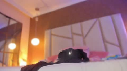 carolinaa_suarez online show from 10.27.25