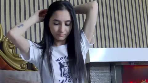 Snapshot of carolinahart chatting on 04.18.26 carolinahart online show from 04.18.26