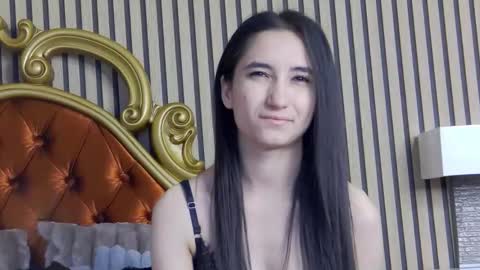 Snapshot of carolinahart chatting on 05.02.26 carolinahart online show from 05.02.26