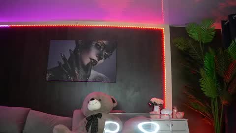 Snapshot of carolinapetra chatting on 05.26.26 Mellany online show from 05.26.26