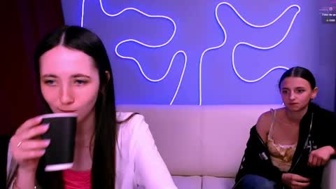Snapshot of caroline_honeyy chatting on 06.04.26 Caroline online show from 06.04.26