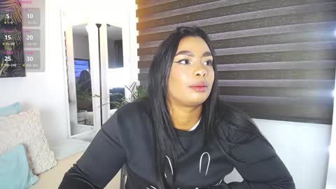 C A R O L I N E online show from 02.04.25