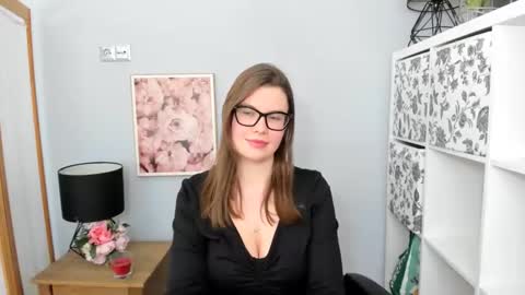 Snapshot of carolineamore chatting on 02.04.25 CarolineAmore online show from 02.04.25