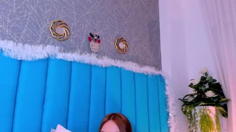 Snapshot of carolineegarcia chatting on 12.21.24 CarolineeGarcia online show from 12.21.24