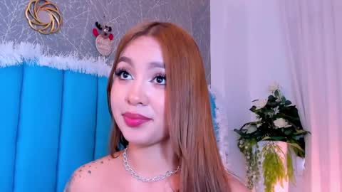 Snapshot of carolineegarcia chatting on 12.21.24 CarolineeGarcia online show from 12.21.24