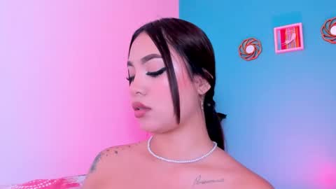 Snapshot of carolineegarcia chatting on 02.11.25 CarolineeGarcia online show from 02.11.25