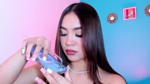 Snapshot of carolineegarcia chatting on 02.12.25 CarolineeGarcia online show from 02.12.25