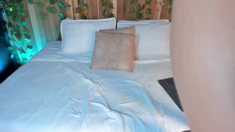 Snapshot of carolineejoness chatting on 02.02.26 Caroline online show from 02.02.26