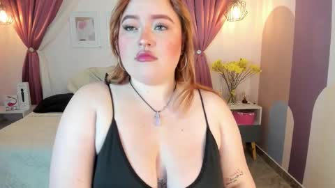 Snapshot of carolineevanss1 chatting on 10.15.25 Carolinee  online show from 10.15.25