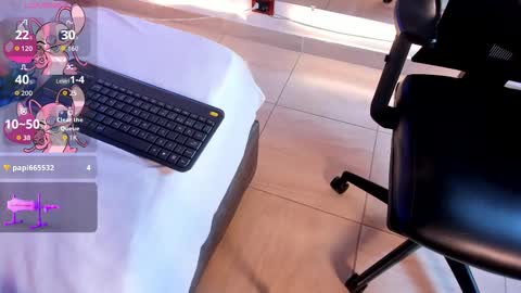 Snapshot of carolinemiller1 chatting on 11.12.25 Caro online show from 11.12.25