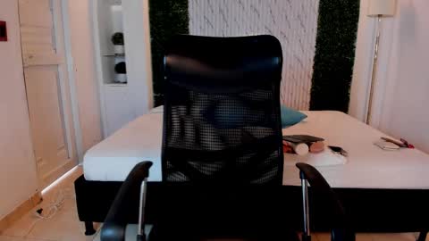 Snapshot of carolinemiller1 chatting on 11.15.25 Caro online show from 11.15.25