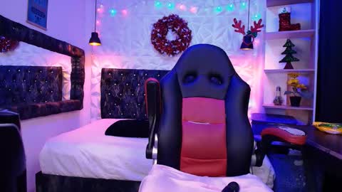 Snapshot of carolinescoth_dl chatting on 12.09.24 Caroline Scoth online show from 12.09.24