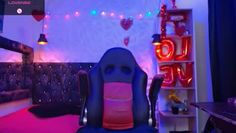 Snapshot of carolinescoth_dl chatting on 03.12.25 Caroline Scoth online show from 03.12.25