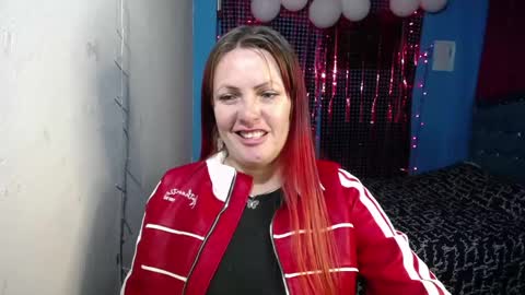 Snapshot of carolinhe_ chatting on 04.24.26 Carolinhe online show from 04.24.26