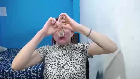 Snapshot of carolinhe_ chatting on 07.18.26 Carolinhe online show from 07.18.26