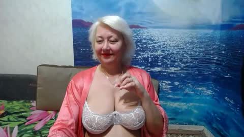 Snapshot of caroncapella chatting on 04.17.26 VicunaCool online show from 04.17.26
