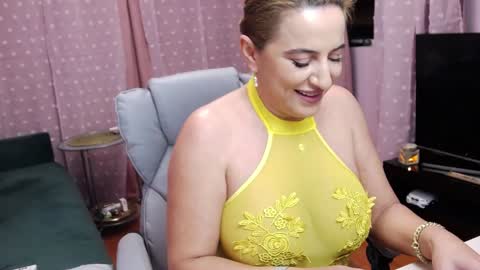 Snapshot of carrielovex chatting on 12.04.24 Carrie online show from 12.04.24