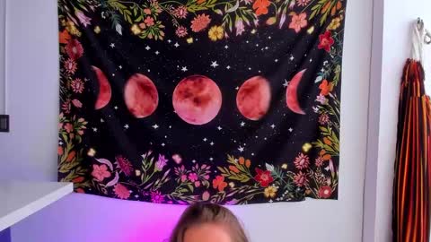 Snapshot of carriexwood chatting on 01.15.25 Nia  online show from 01.15.25