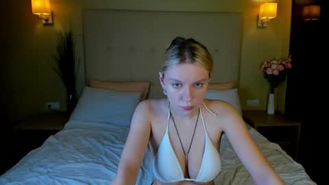 Snapshot of casey__miller chatting on 09.19.25 casey__miller online show from 09.19.25