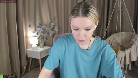Snapshot of casey__miller chatting on 10.22.25 casey__miller online show from 10.22.25