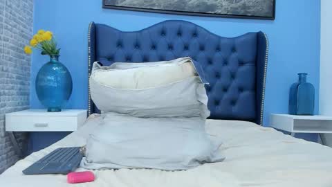 Snapshot of casper_white_ chatting on 10.03.25 casper_white_ online show from 10.03.25