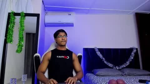 Snapshot of cassian_gold chatting on 12.21.25 CASSIAN GOLD online show from 12.21.25