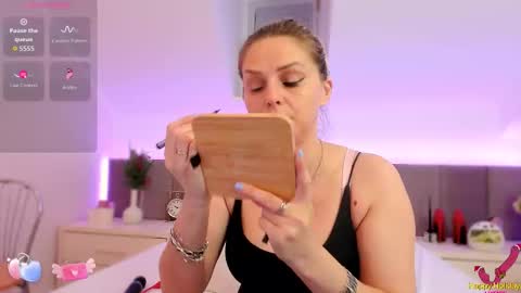 Snapshot of cassidyanne chatting on 01.17.26 cassidyanne online show from 01.17.26