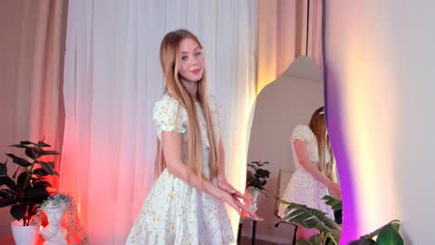 Hello my name is Cassie and my friend Nilo is also here online show from 02.07.25