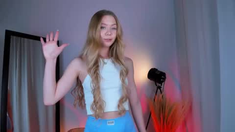 Hello my name is Cassie and my friend Nilo is also here online show from 02.19.25