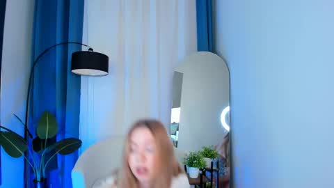 Hello my name is Cassie and my friend Nilo is also here online show from 02.21.25