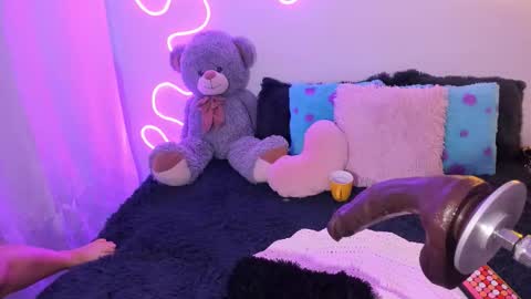 Snapshot of cassiebigass_ chatting on 10.08.25 Bela igzaii9r online show from 10.08.25