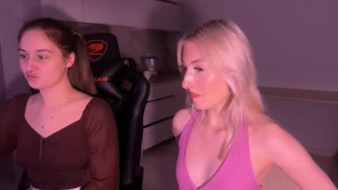 cassiekatherine_ online show from 11.20.25