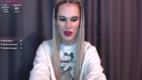 Snapshot of cassiemich chatting on 12.23.24 Cassie online show from 12.23.24