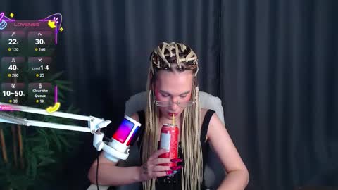 Snapshot of cassiemich chatting on 11.29.25 Cassie online show from 11.29.25