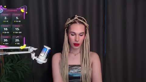 Snapshot of cassiemich chatting on 12.19.25 Cassie online show from 12.19.25