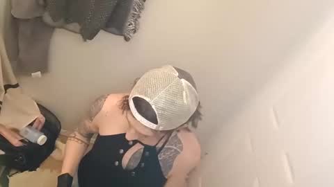 Snapshot of cassiemichelle chatting on 12.21.25 Cassiemichelle online show from 12.21.25