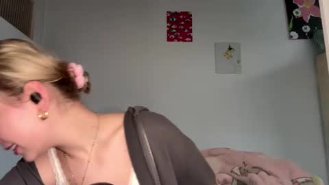 Snapshot of cassijent chatting on 02.19.26 Olivia online show from 02.19.26