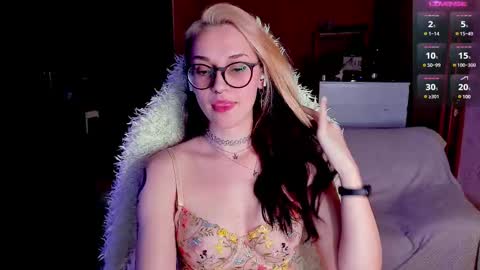 Snapshot of cassy_moore chatting on 03.12.25 Ellie online show from 03.12.25