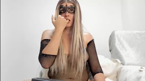 Snapshot of catadoll_1 chatting on 01.20.25 Catalina online show from 01.20.25