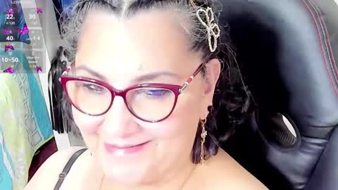 Snapshot of cataleya_mom_ chatting on 10.01.25 cataleya  online show from 10.01.25