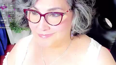 Snapshot of cataleya_mom_ chatting on 10.02.25 cataleya  online show from 10.02.25