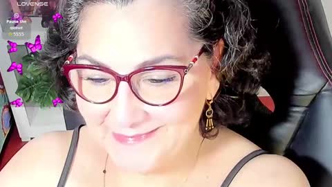 Snapshot of cataleya_mom_ chatting on 10.21.25 cataleya  online show from 10.21.25