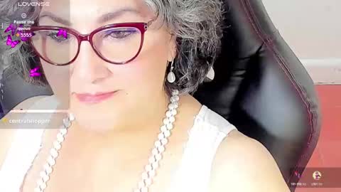 Snapshot of cataleya_mom_ chatting on 10.25.25 cataleya  online show from 10.25.25