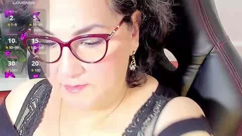 Snapshot of cataleya_mom_ chatting on 10.26.25 cataleya  online show from 10.26.25