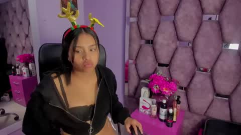 Snapshot of catalinanaugthy chatting on 12.17.24 CATA. online show from 12.17.24