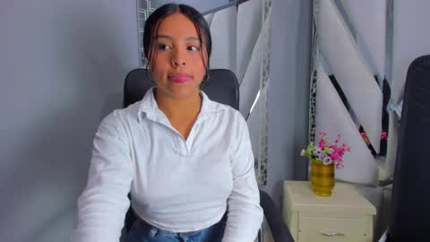 Snapshot of catalinanaugthy chatting on 02.25.25 CATA. online show from 02.25.25